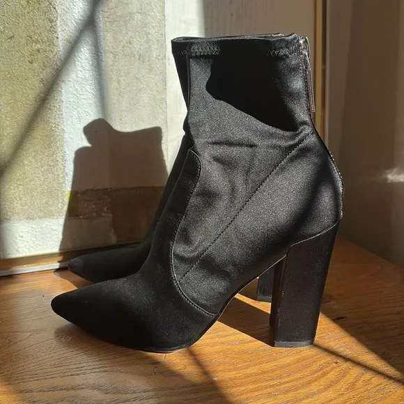 🎲 Dolce Vita Black satin back zip pointed toe stretch fabric boots