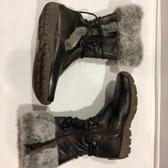 👧🏼 Girls Brown Leather Winter Boots Size 35