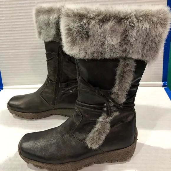 👧🏼 Girls Brown Leather Winter Boots Size 35