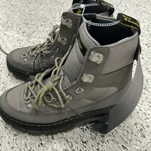 - NEW DR MARTENS WINTER BOOTS