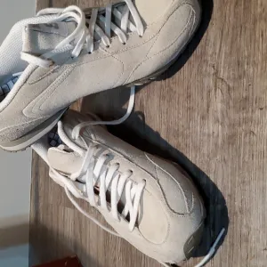 ♥️ NWOB SKECHERS SNEAKERS
