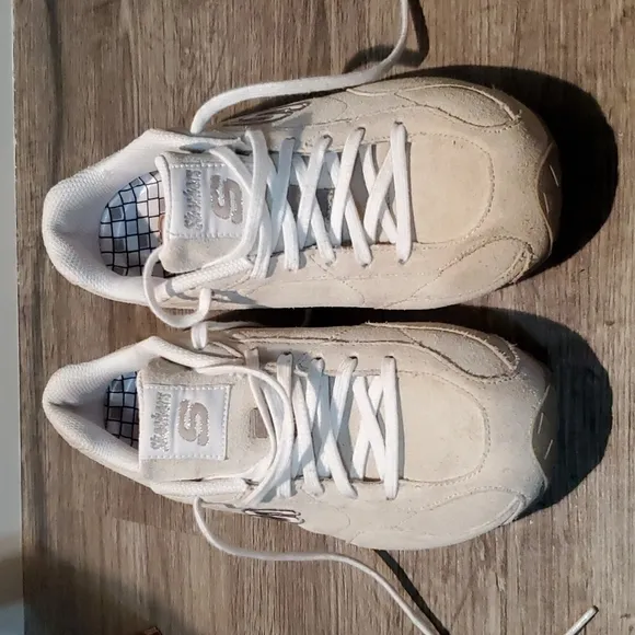 ♥️ NWOB SKECHERS SNEAKERS