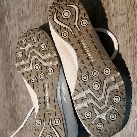 ♥️ NWOB SKECHERS SNEAKERS
