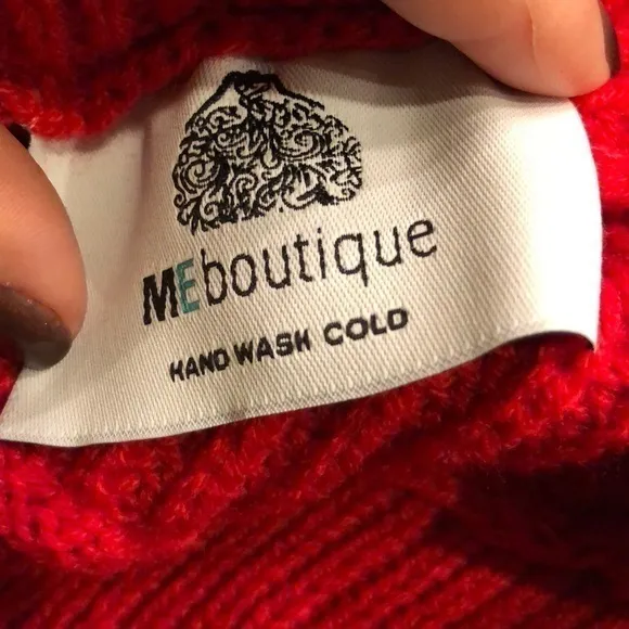 💜 NWT FABULOUS ‎ RED OVERSIZED SWEATER Reposh Size Small/ Medium