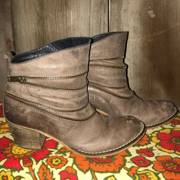 🛍 Sundance Leather Boots