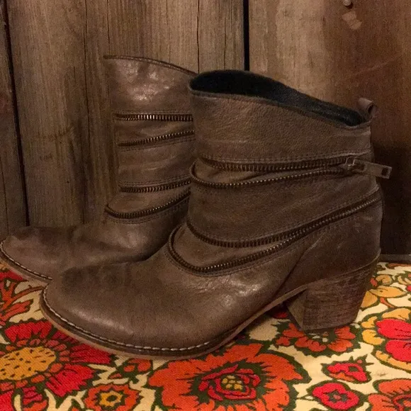 🛍 Sundance Leather Boots