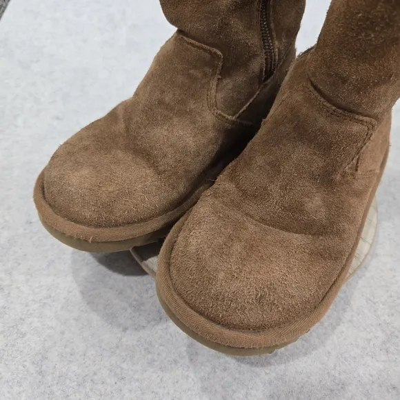🐢 UGG Retro Cargo Winter Boots Little Girl Size 13 Brown Leather Sheepskin. VGC