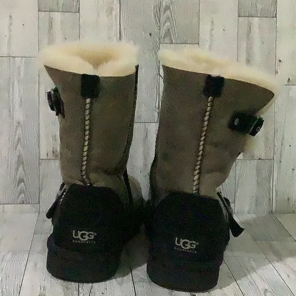- Ugg women’s black side buckles distressed warm fuzzy winter boots size 8