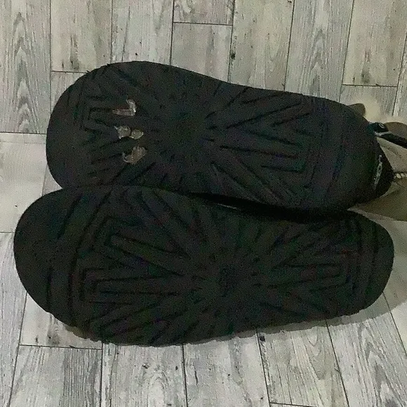 - Ugg women’s black side buckles distressed warm fuzzy winter boots size 8