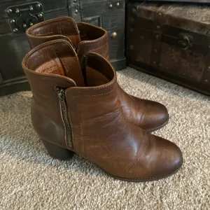 $379 Frye Addie Cognac Brown Genuine Leather Double Zip Fall Winter Ankle Bootie