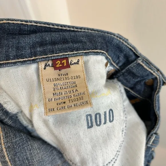 7 For All Mankind Seven Dojo Flare Jeans Pants Blue Dark Wash Raw Hem Size 27