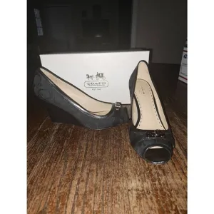 9.5B Coach Black Thea Wedge High Heel Peep Toe Signature Dress Shoes w Box