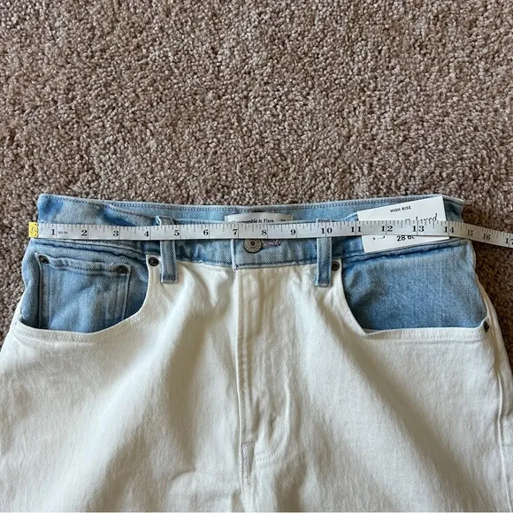 Abercrombie and Fitch The 90s Relaxed Fit High Rise Two-Tone Denim Jeans 28/6L