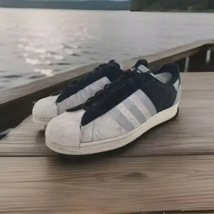 Adidas Originals Men's Superstar Sneakers US 10.5 Black Sliver Metallic Shoes