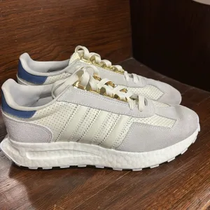 Adidas Retropy E5 Womens sneakers