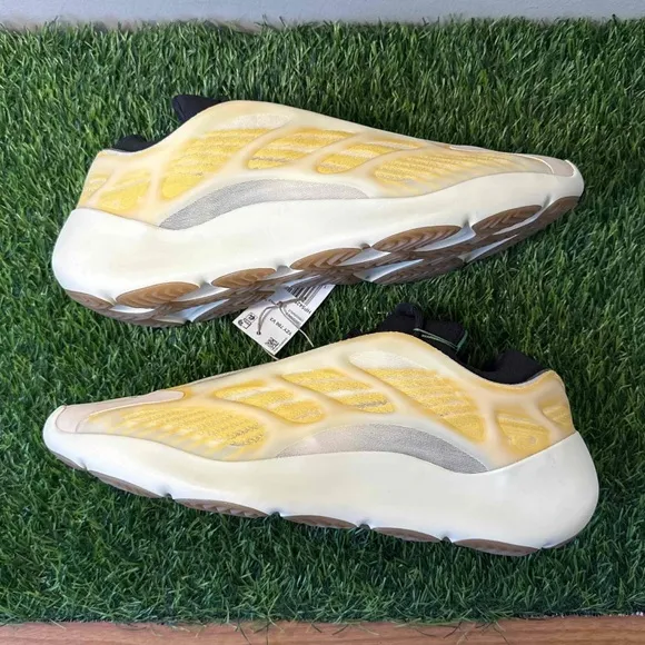 Adidas Yeezy 700 V3 Mono Safflower