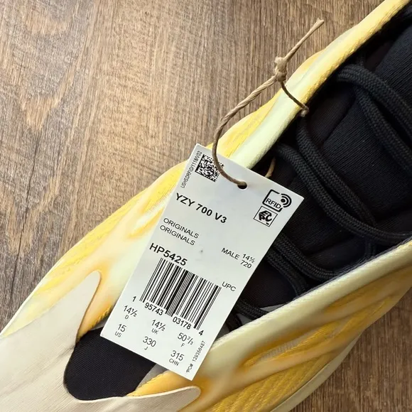 Adidas Yeezy 700 V3 Mono Safflower