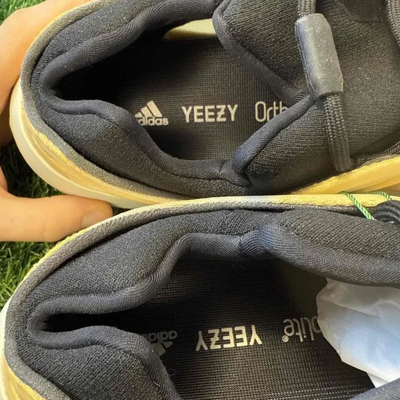 Adidas Yeezy 700 V3 Mono Safflower