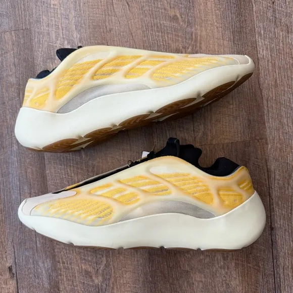Adidas Yeezy 700 V3 Mono Safflower