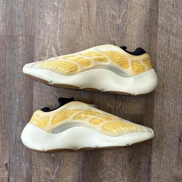 Adidas Yeezy 700 V3 Mono Safflower