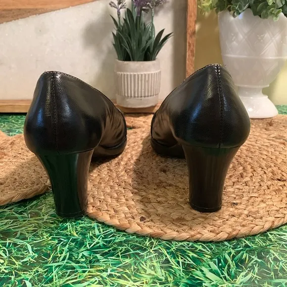 AEROSOLES , Dancing Queen, Black Heels with Metallic Buckle, EUC
