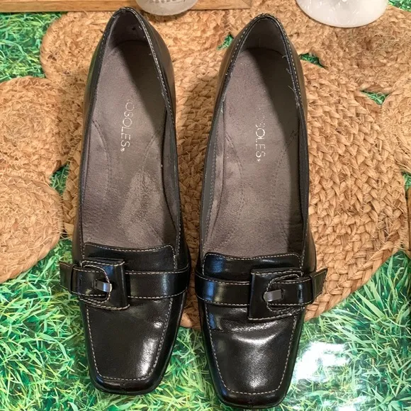 AEROSOLES , Dancing Queen, Black Heels with Metallic Buckle, EUC