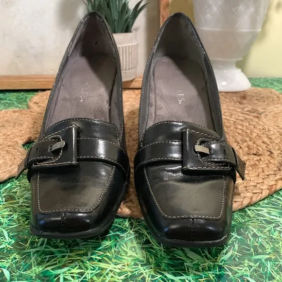 AEROSOLES , Dancing Queen, Black Heels with Metallic Buckle, EUC
