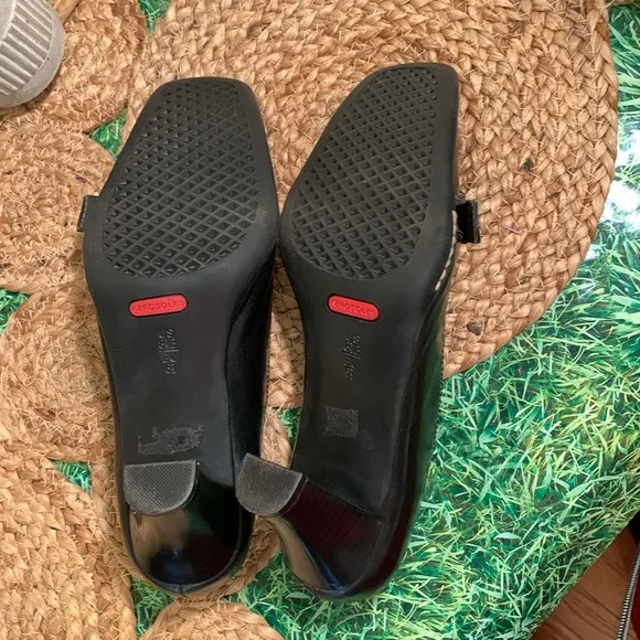 AEROSOLES , Dancing Queen, Black Heels with Metallic Buckle, EUC