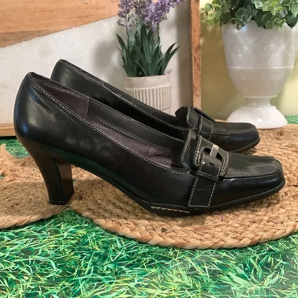 AEROSOLES , Dancing Queen, Black Heels with Metallic Buckle, EUC