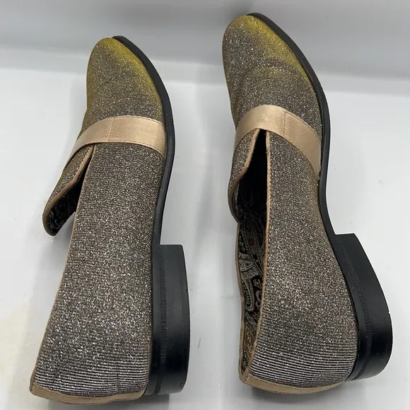 After midnight footwear for men size 13 . Color change from silver to gold.
