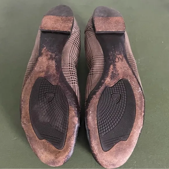AGL Tweedy Leather Ballet Flats w Patent Toe Caps &amp; Decorative Buckles