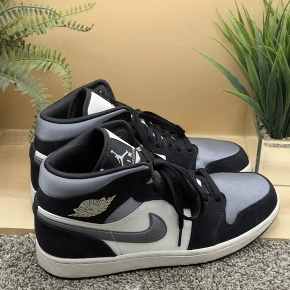 Air Jordan 1 Mid SE Mens Size 10.5 Basketball Casual Shoes Gym Walking Sports