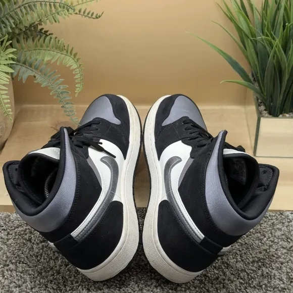Air Jordan 1 Mid SE Mens Size 10.5 Basketball Casual Shoes Gym Walking Sports