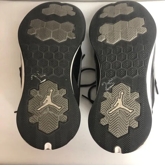 Air Jordan Black &amp; White Sneakers Shoes ((Size 8))