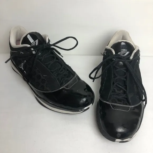 Air Jordan Black &amp; White Sneakers Shoes ((Size 8))