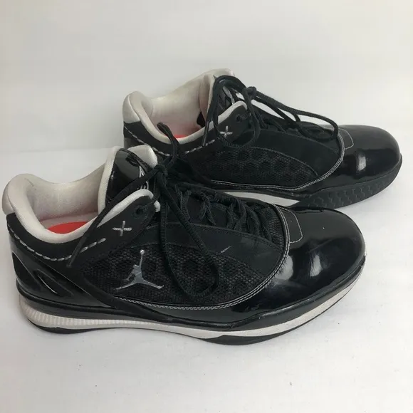 Air Jordan Black &amp; White Sneakers Shoes ((Size 8))
