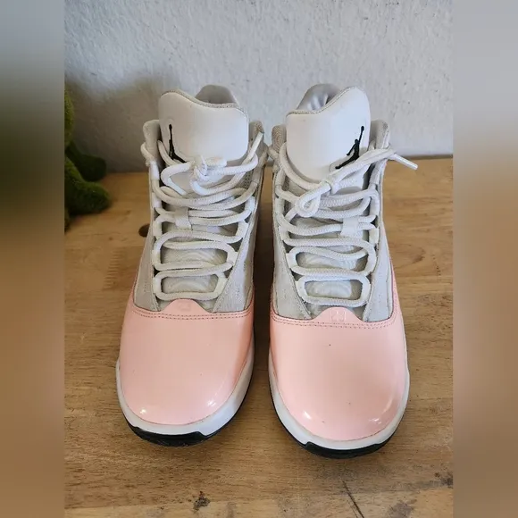 Air Jordan Max Aura 2 Shoes Sneakers Size 6.5Y 'White Arctic Punch' CN8094-116