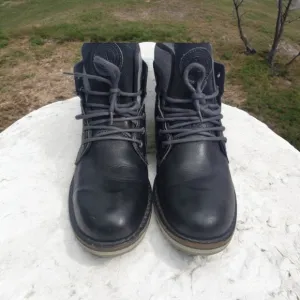 Aldo Men's size 9.5 Euro 42.5 dress casual black leather lace-up ankle boots.