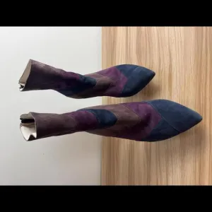 AMALFI By Rangoni PADOVA  Color-Block Navy/Eggplant/Aubergine Cashmere Boots