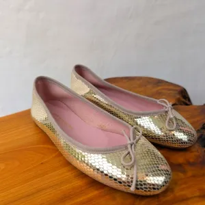 Ann Mashburn shoes gold flats snake print tie ballet Italy size 36
