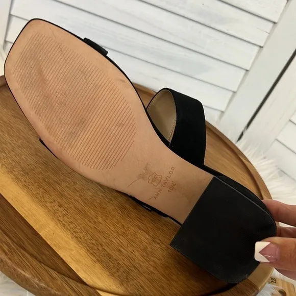 ANN TAYLOR l Black Taylor Buckle Side Open Toe Mule Suede Size 9 Casual Slip-on