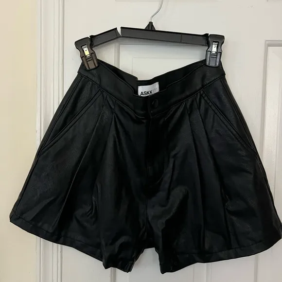 Anthropologie ASKK NY Faux Leather Pleated Black Shorts Size 25