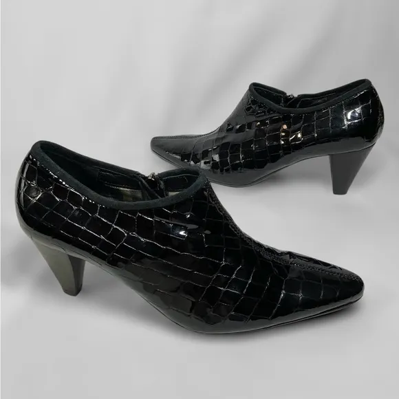 Aquatalia Patent Leather Crocodile Embossed Ankle Bootie Size 9 Fits 8