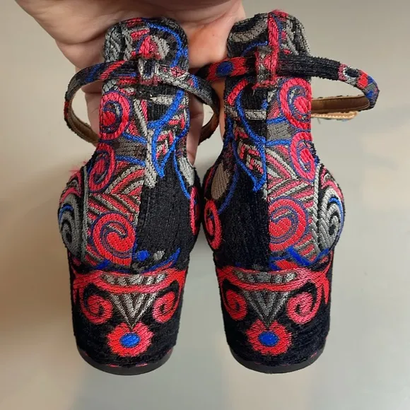 AQUAZZURA BROCADE EMBROIDERED ANKLE STRAP HEEL 38