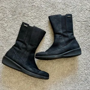 Aravon Women’s Size 8 Fairlee Black Leather Mid Winter Wedge Boots Waterproof