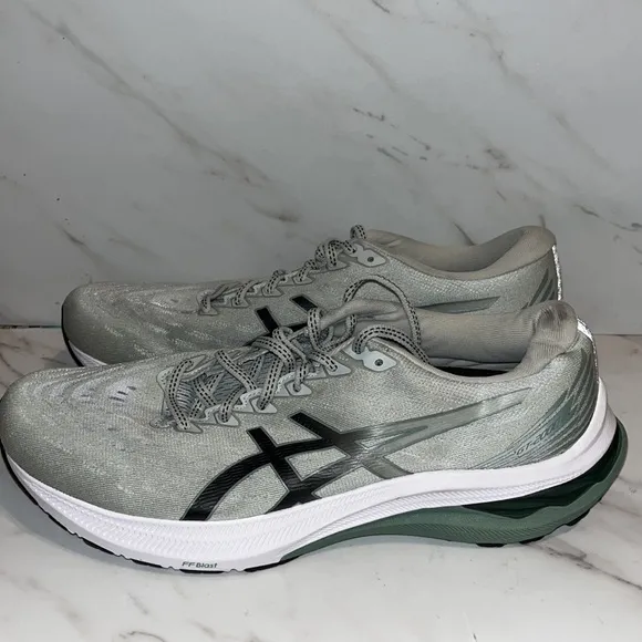 ASICS GT-2000 running shoes men’s sz 10. (J12)
