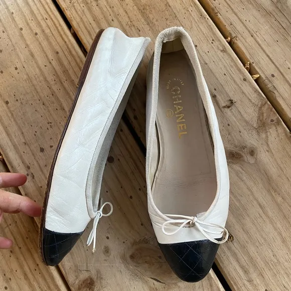 Authentic Chanel ballet flats black white lambskin leather quilted toe