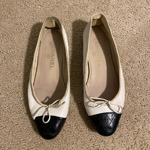 Authentic Chanel ballet flats black white lambskin leather quilted toe