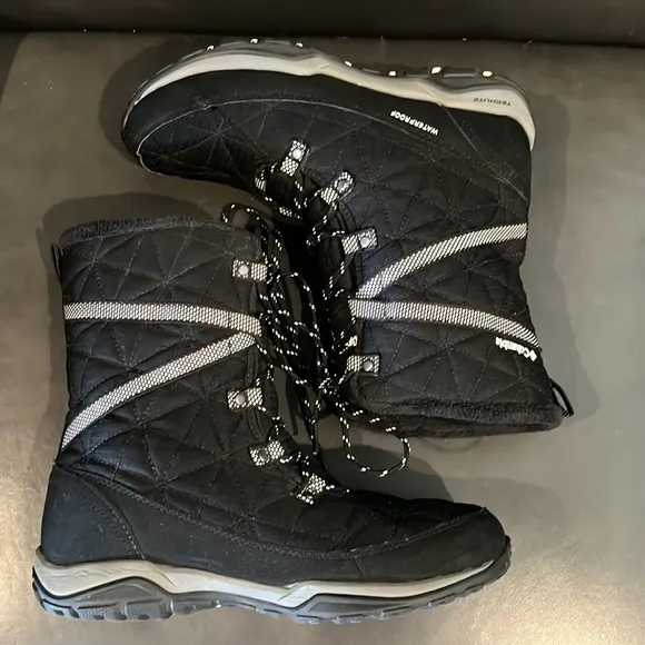 Authentic Columbia waterproof woman’s winter boots sz 8