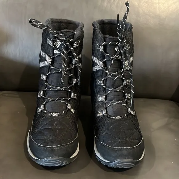 Authentic Columbia waterproof woman’s winter boots sz 8